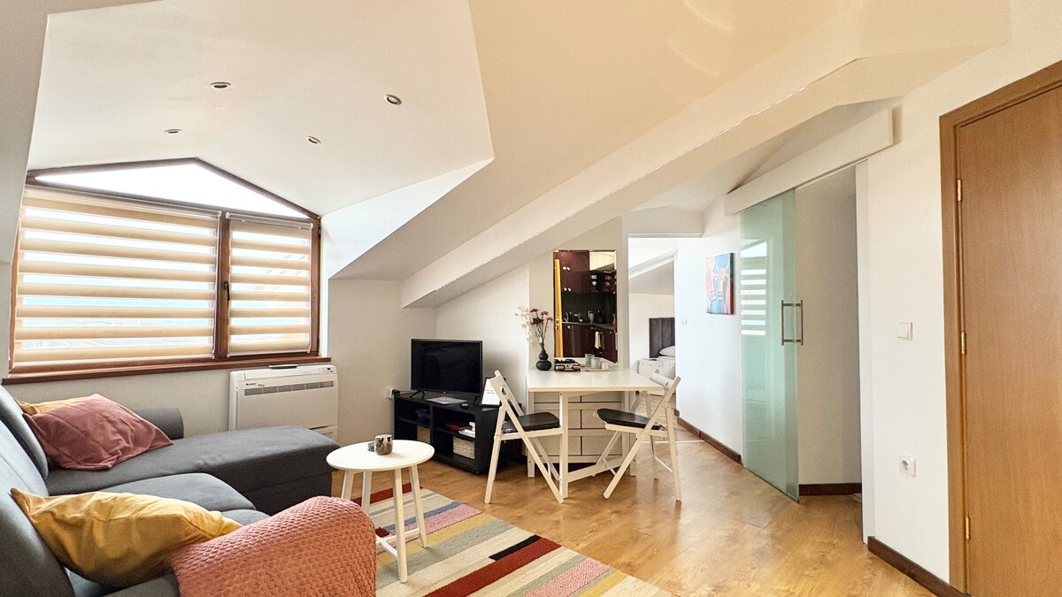 Modern 2-bedroom apt/flat - 8-9 min walk to lift — снимка 3