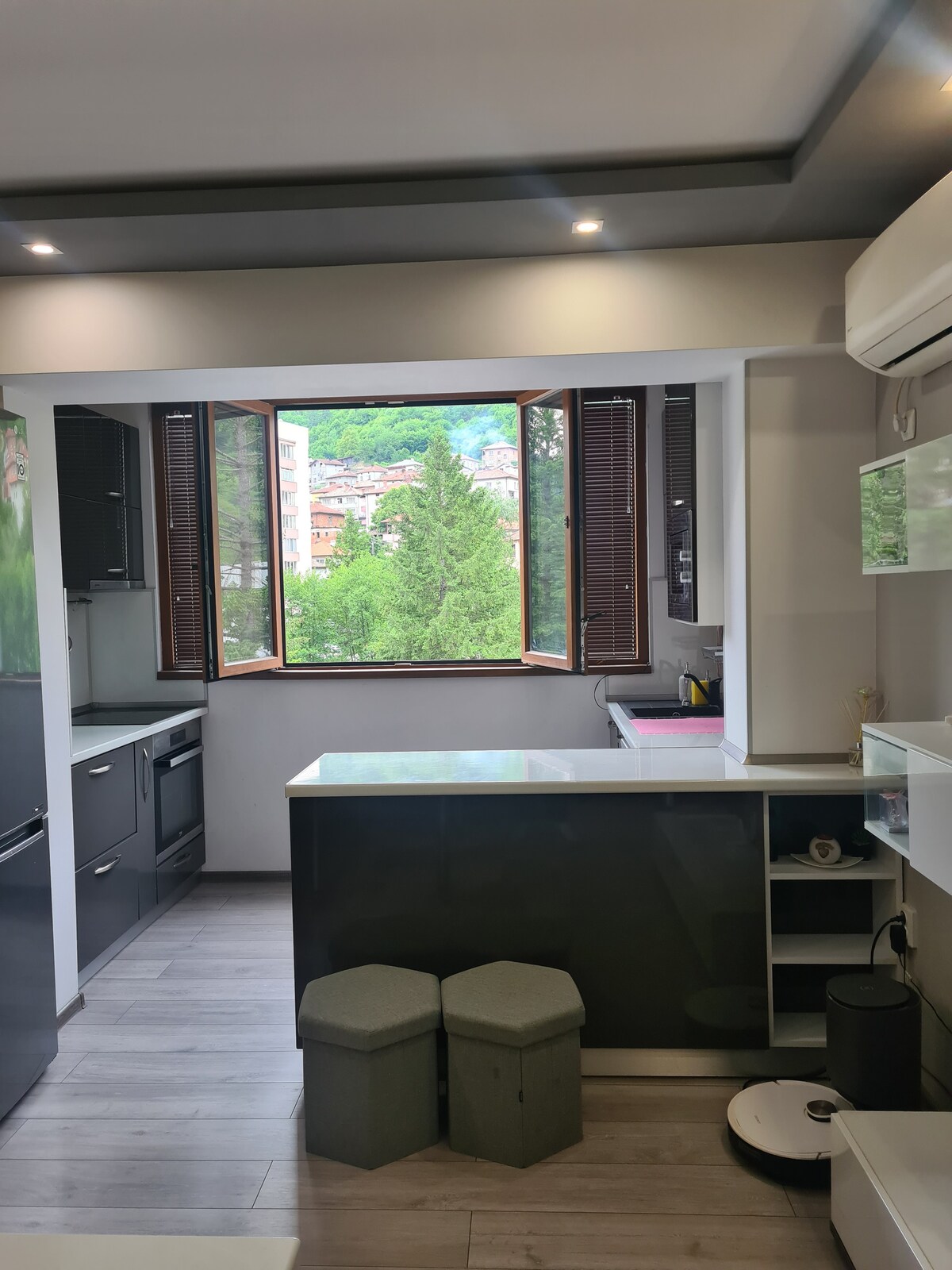 Cosmopolitan Apartment — снимка 3