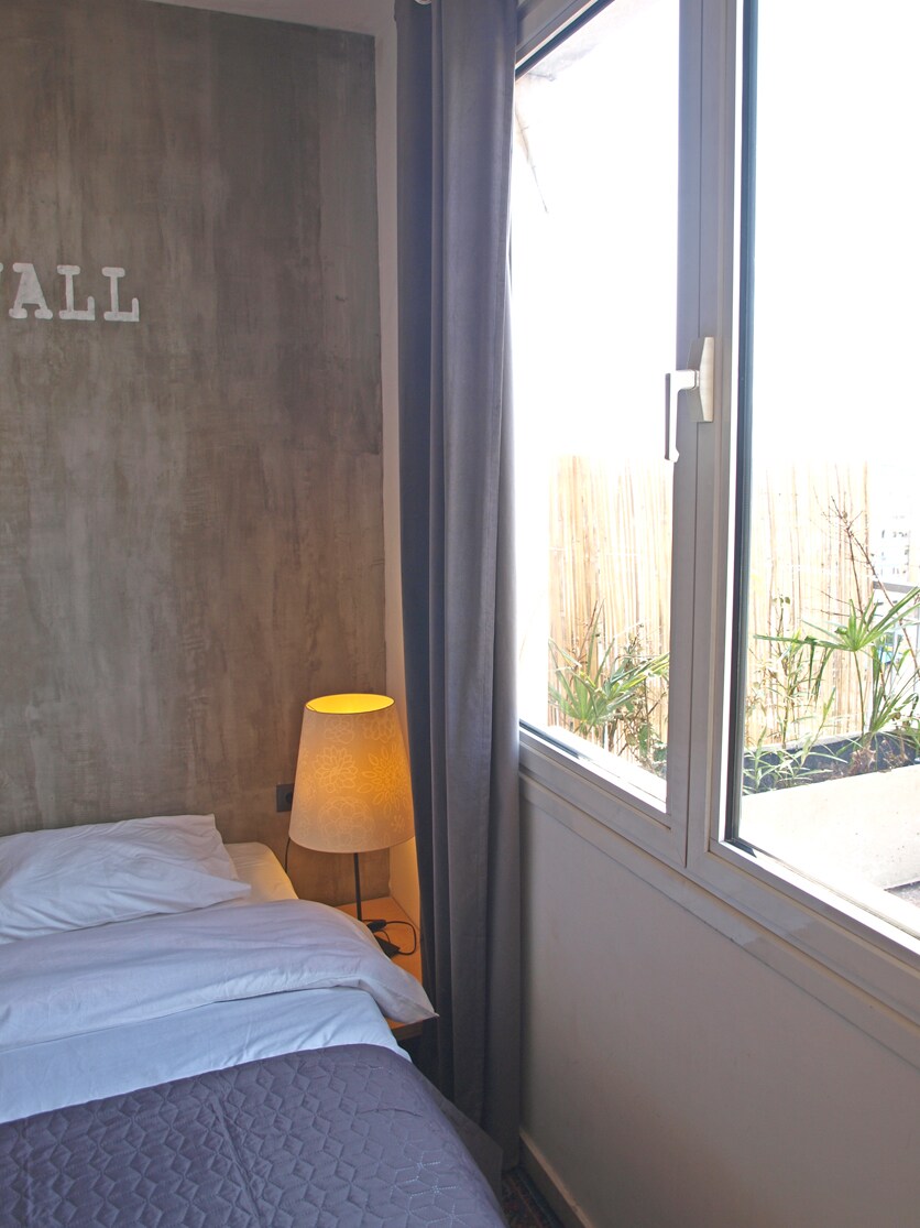 the wall bnb / green terrace 7th floor downtown — снимка 5