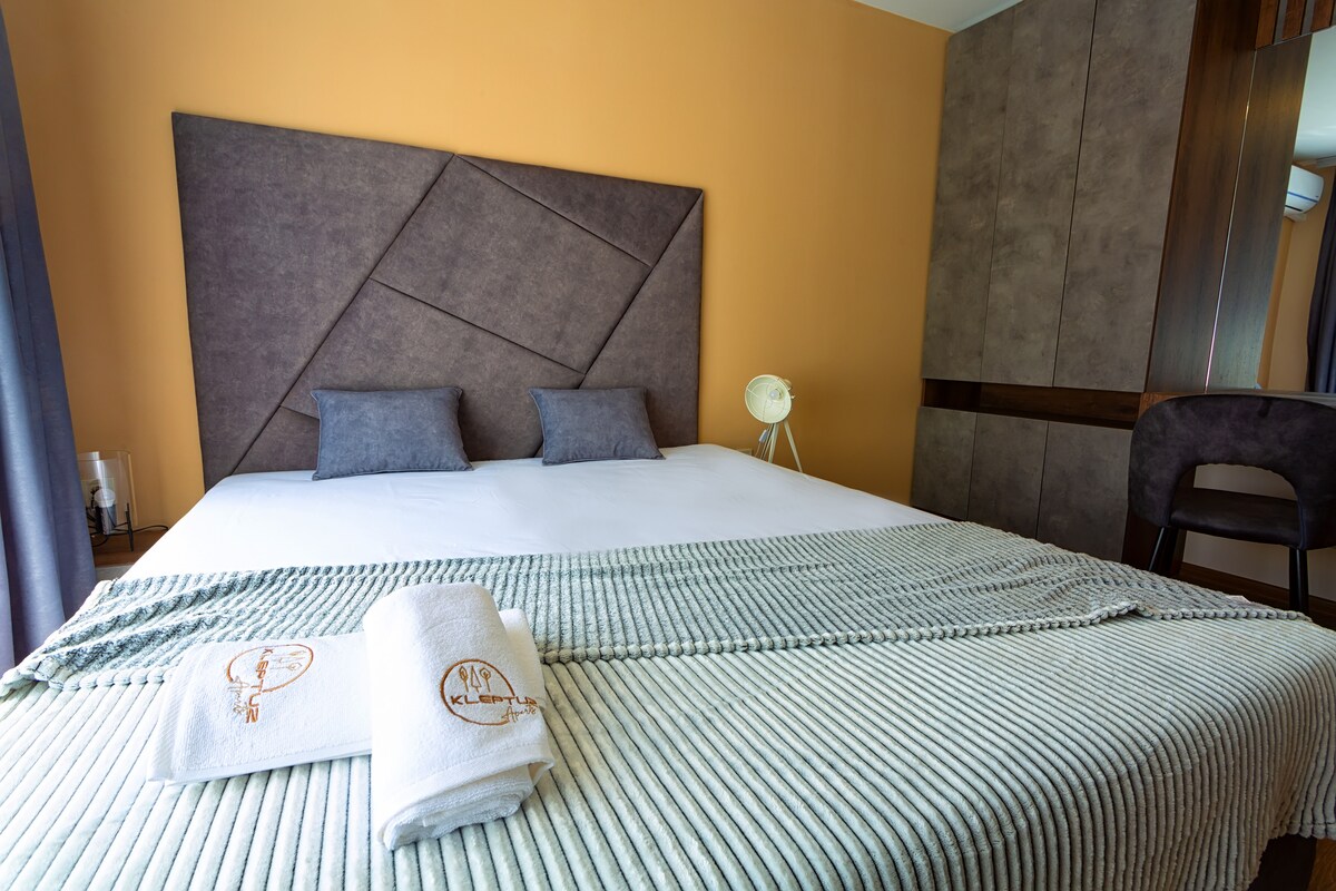 Two-room apartment in Kleptuz Aparts! Apt. 8 — снимка 2