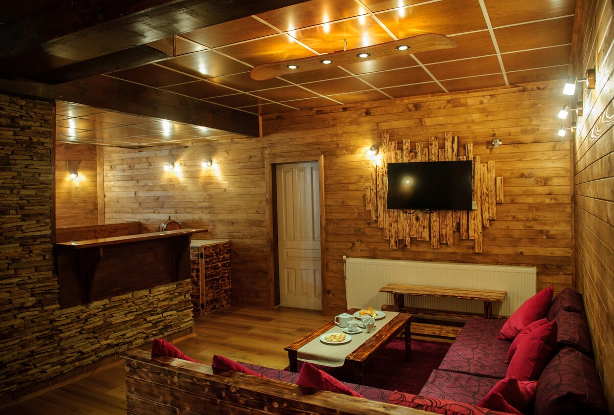 Snow Pine Chalet FULLY CATERED FROM €280 PP — снимка 3